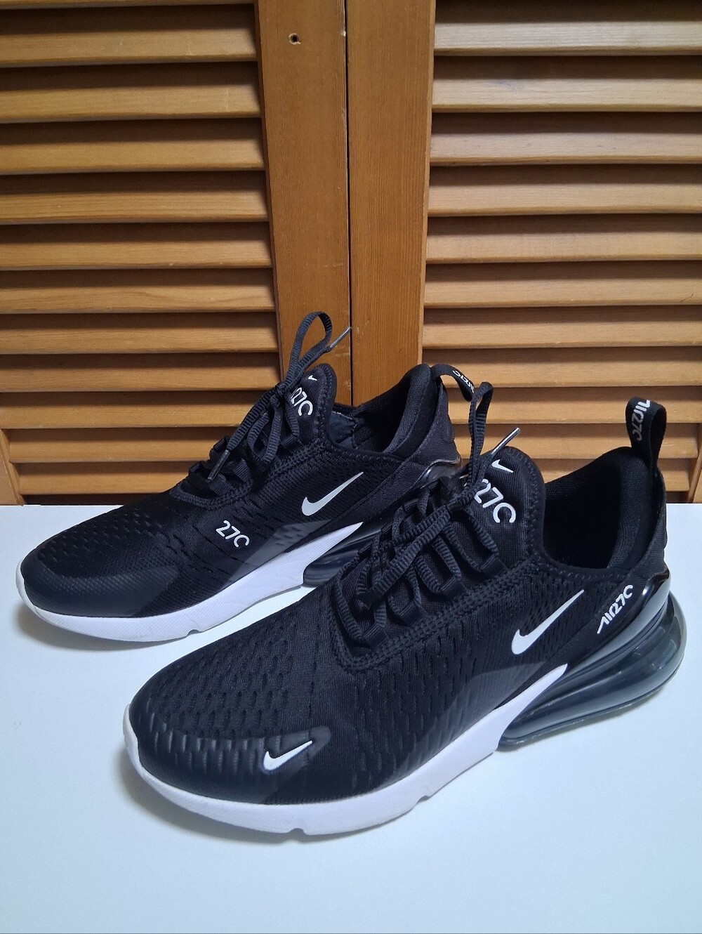 Nike Air Max 270 Black / White Women's Sneaker * Size: 10 - Picture 2 of 8
